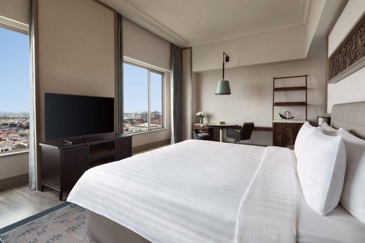 Shangri-la Hotel 5*